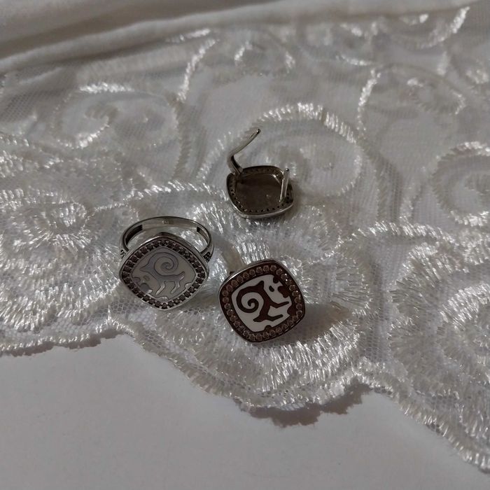 Набор из серебра: серьги +кольцо, 925 проба.
