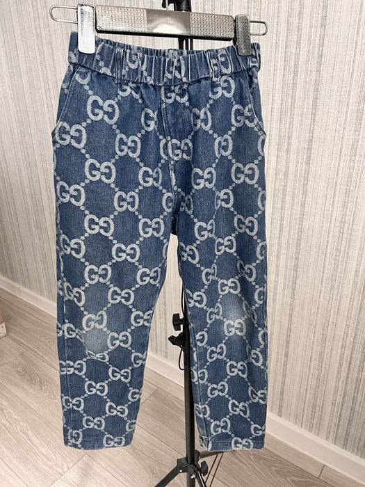 Продаю детскии малчековы вещи под оригенал очен