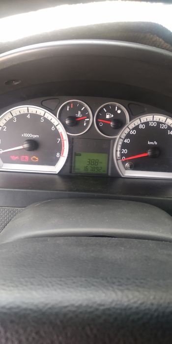 Нексия 3 сотилади, мотор ходовой каробкаси зўр, петно бор