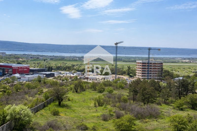 Южен, двустаен апартамент, с панорама към Варненското езеро, в сграда