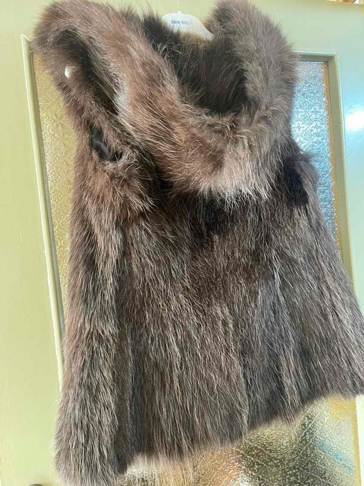 Елек естествен косъм, с голяма качулка.