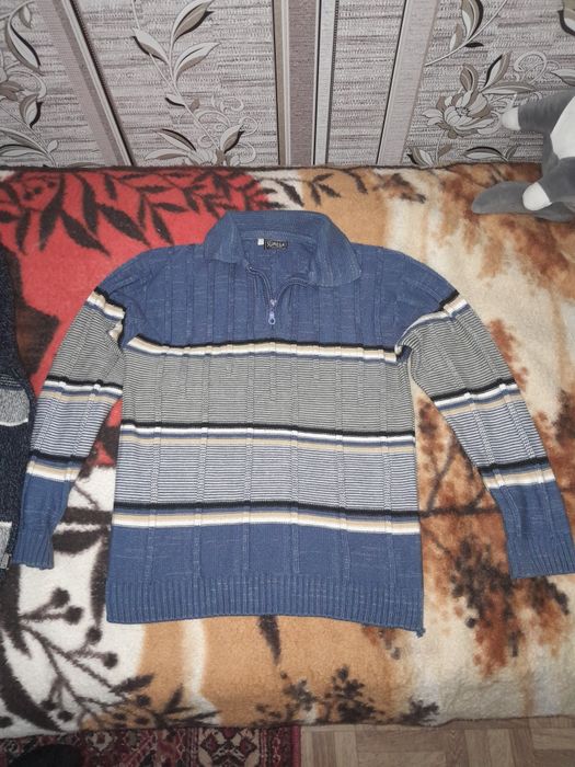 Продам свитера на мальчика.