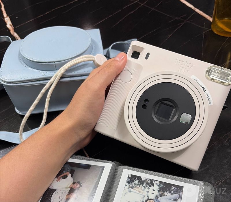 Instax Square Q1.