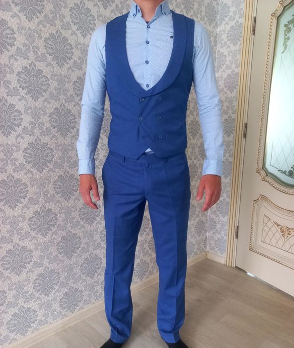 Продам костюм тройка