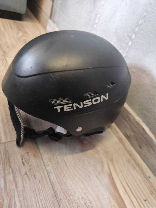 Ски екип: Каски Smith и Tenson, Ръкавици Level Gore-Tex