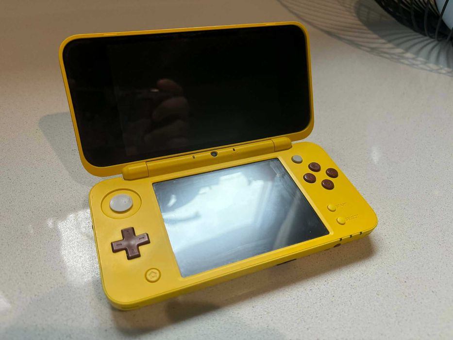 Nintendo 2DS XL - Pikachu Edition + Игри