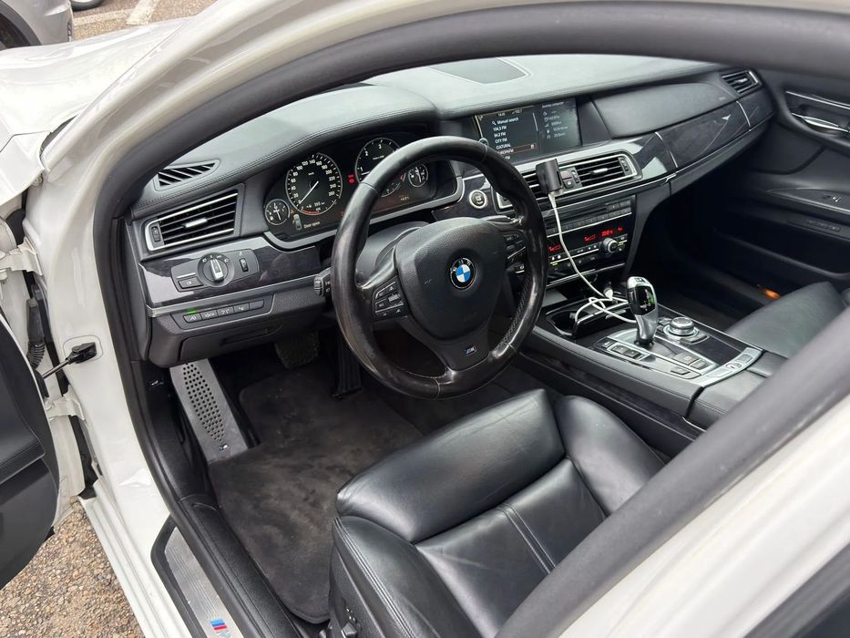 BMW Seria 7 2010 — imagine 5