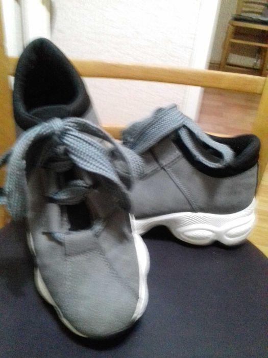 Кроссовки, балетки женские