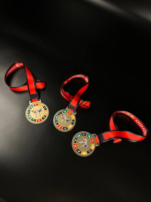 Медали , Кубки , Статуэтки , UFC Ремни , Футляры , Медальницы