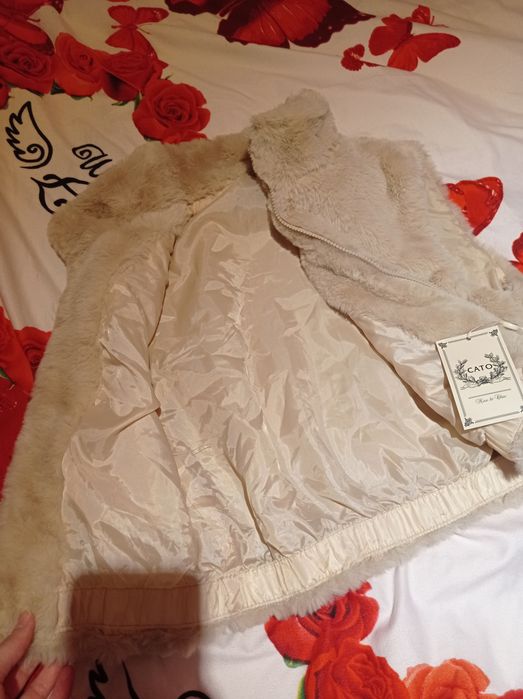 Veste de la CATO cu etichete