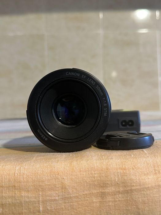 Aparat foto canon eos 700D