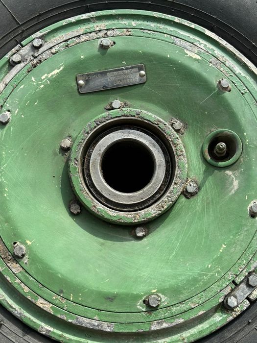 колесо от вертолета Ми-2.