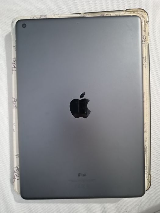 Vând Apple iPad 7 (2019), 10.2 inch, varianta Wi-Fi (Model A2197).