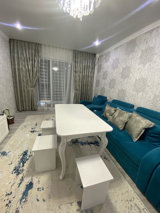 Продается Стол, стулья, и диван ! Срочно