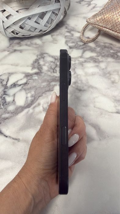 Iphone 16 pro , 256 gb stare foarte buna, schimb cu 2 iphone 15