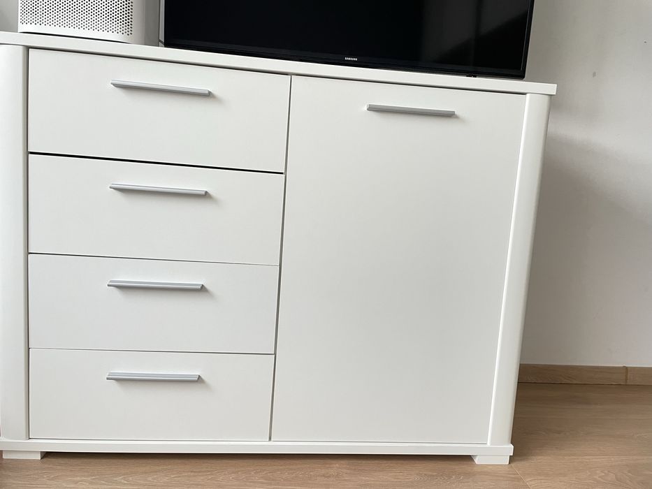 Comoda sertare comoda usa Comoda Mobexpert Comoda Alba 4 sertare 1 usa