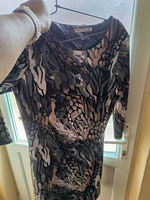 Vând rochii ,material elastic mărimea 40 42