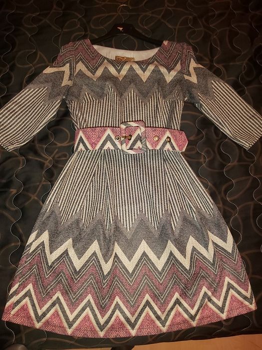 Много елегантна дамска рокля