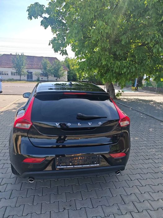 Volvo V40 De vânzare Volvo V40 D4 2013.   Se oferă și un set de cauciucuri iarna