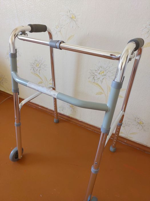 Продам ходунки для взрослых