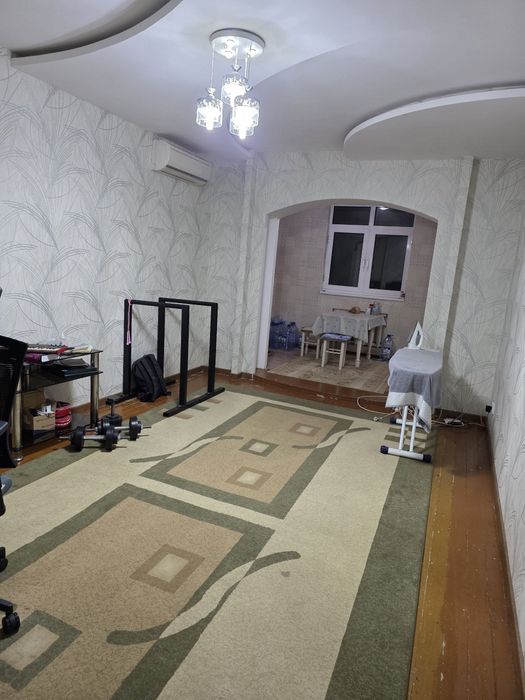 Продаётся  2- х комнатная квартира.  КИБРАЙ. Центр.