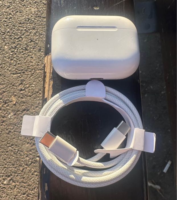 Vând AirPods Pro 2 USB C Originale