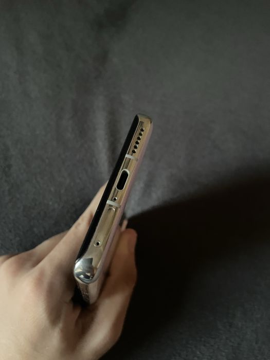 Huawei p40 pro în stare foarte bună fara zgârieturi , baterie 88%, negociabil !