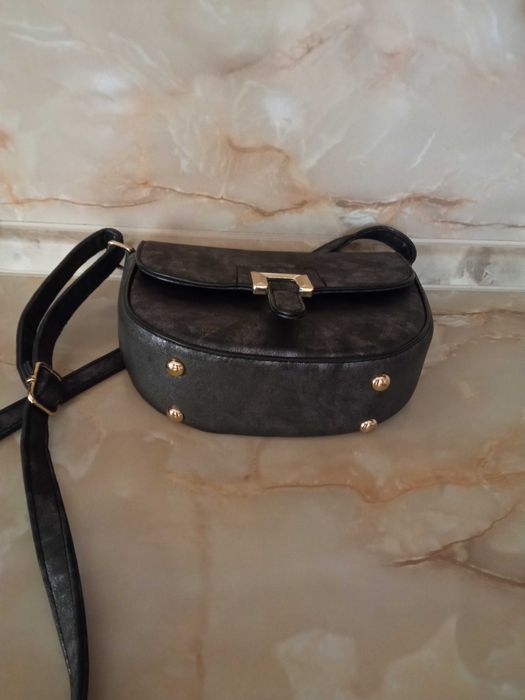 Дамска чантичка през рамо