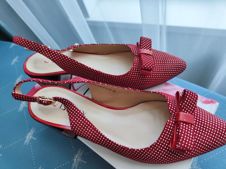 Продам босоножки