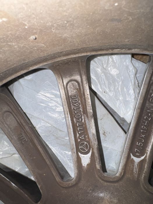 Jenti mercedes AMG R 19 originale cu tot cu cauciucuri semiuzate