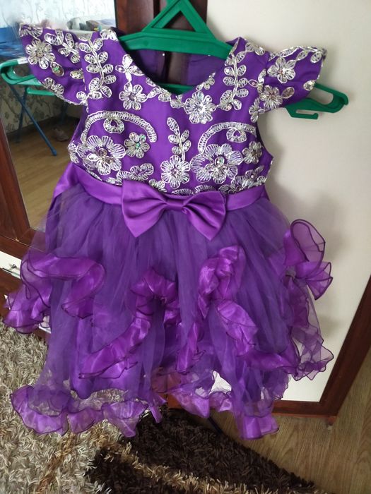 Продам платья новые