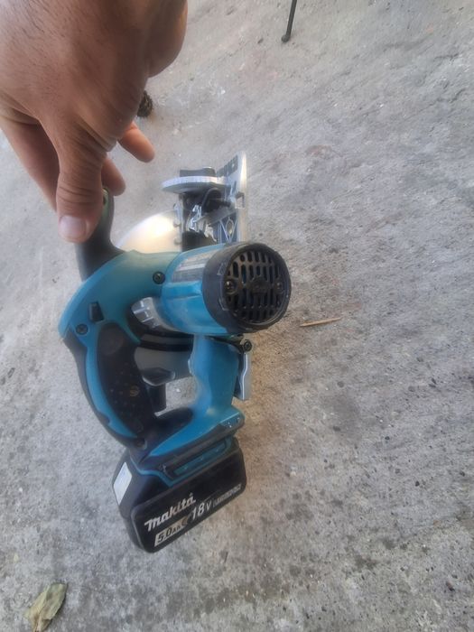 Circular makita DSS 611 .