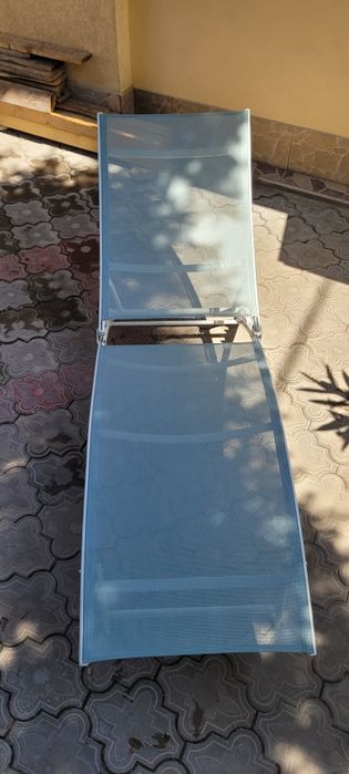 Sezlong aproape nou