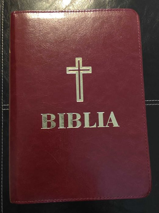 Biblie ortodoxă legată in piele