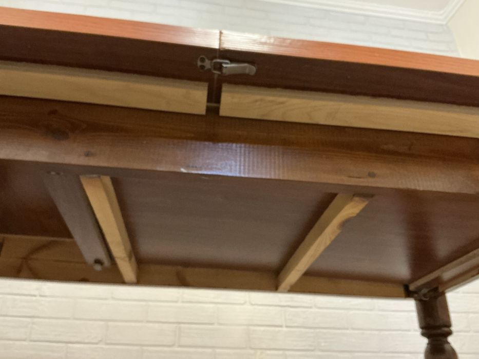 Продается шкаф со стульями