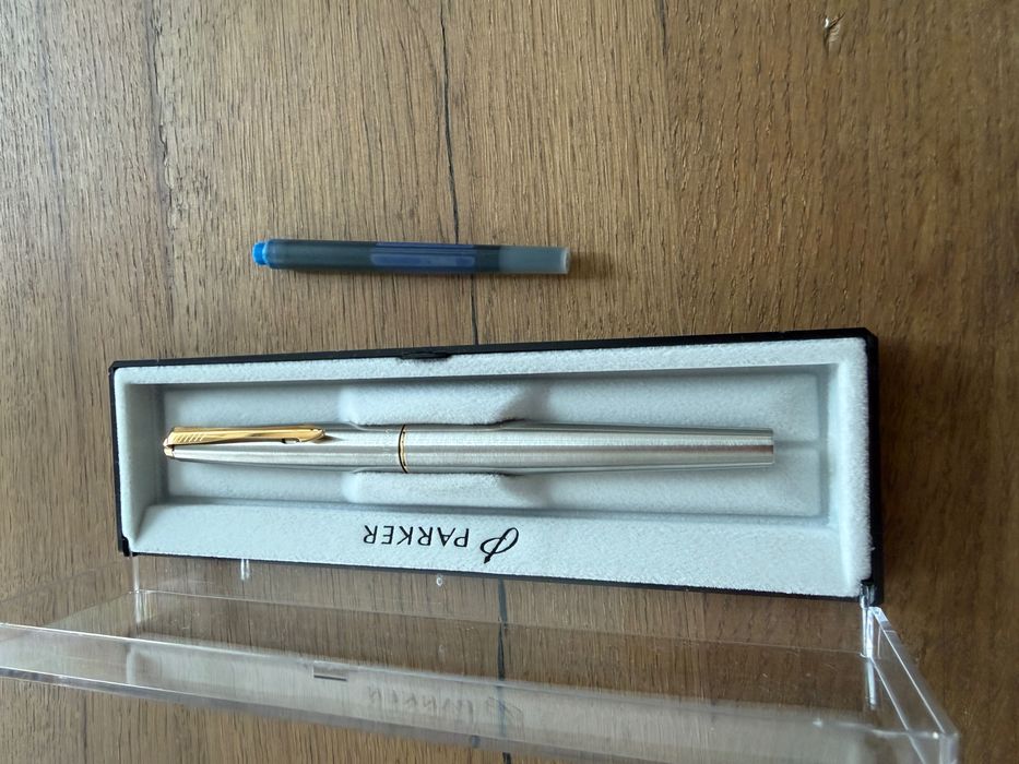 Писалка Parker заедно с пълнител