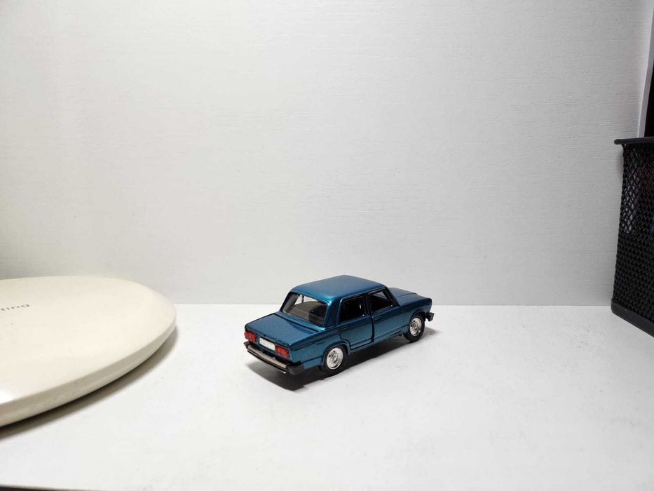 модель ВАЗ 2107 1:43