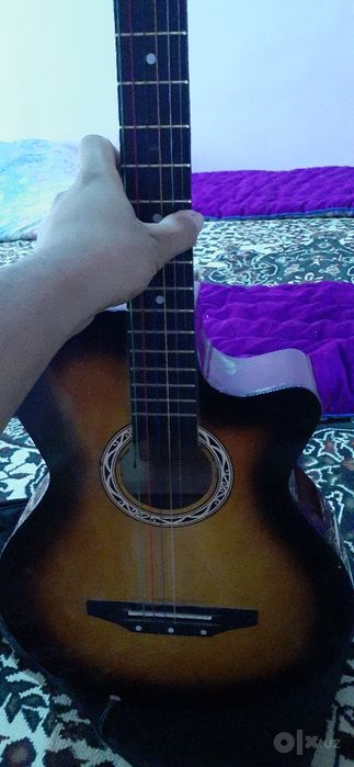 Gitara acustika chexol capodastr beriladi