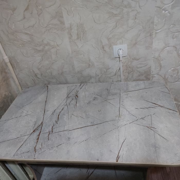 Продается Кухонный стол