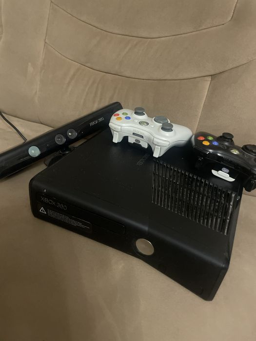 торг есть xbox 360 с камерой,2 джостиками и со всеми проводами с играм