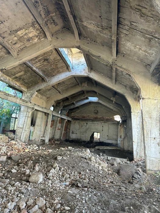 Дава се под наем Промишлена сграда в Карлово - 3500 кв.м за 76500 € - Снимка #1