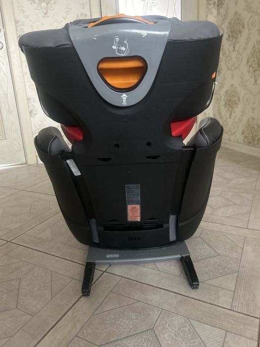 Продам автокресло chicco