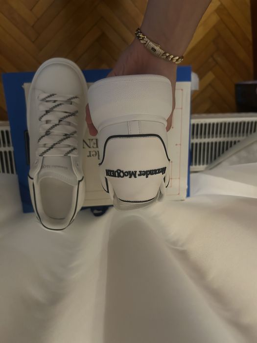 Vand Alexander McQueen