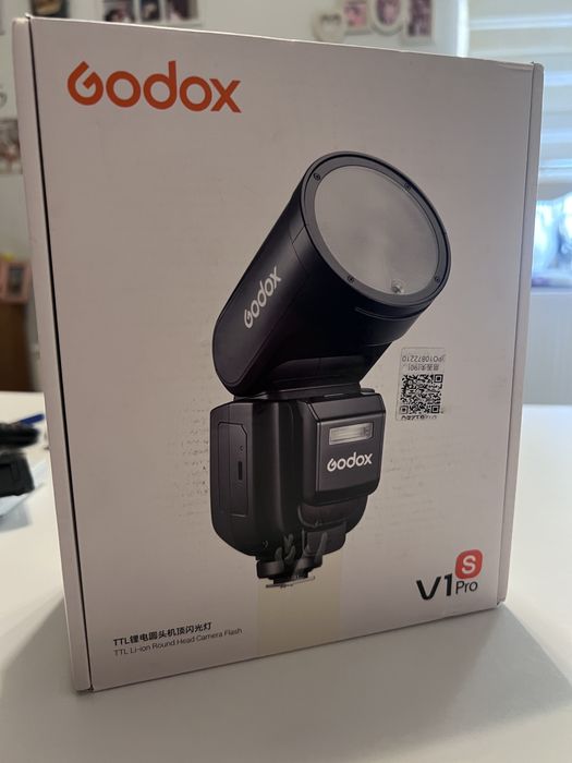 Чисто нова светкавица Godox V1Pro S (за Sony)
