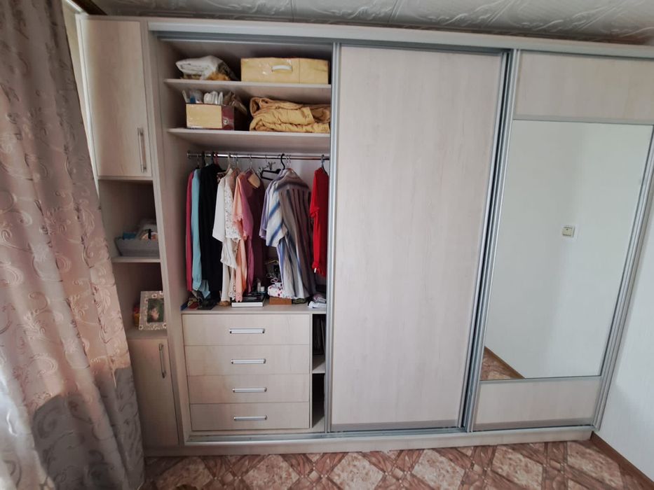 Спальный модный красивый вместительный шкаф