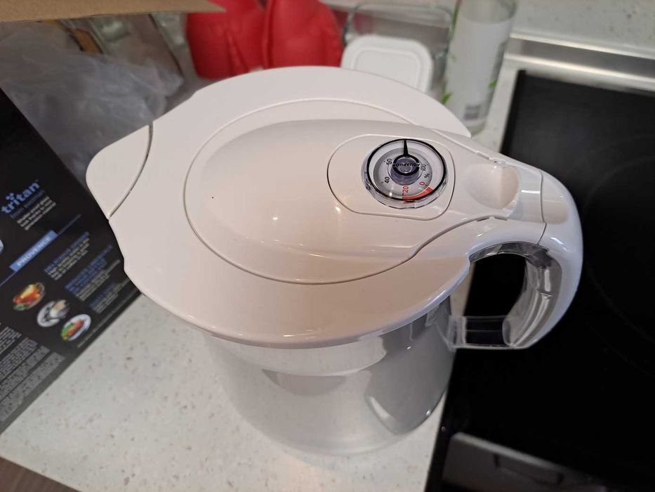 продавам кана филтрираща за 4 литра вода AQUAPHOR