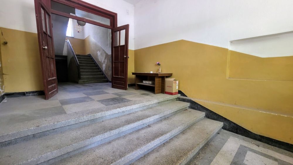 Продава се 2-ст. тухлен апартамент на ТОП локация в жк.Изток,гр.Перник