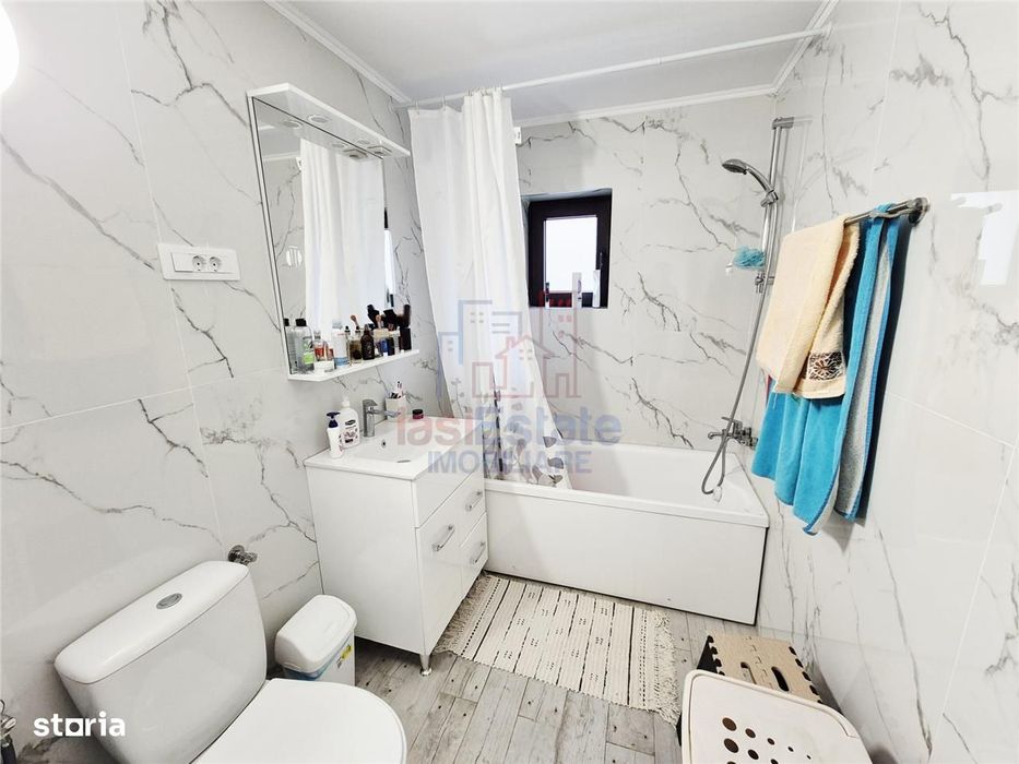Apartament cu  camere decomandat de inchiriat