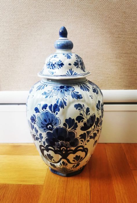 Антикварна порцеланова холандска купа урна Делф Delft