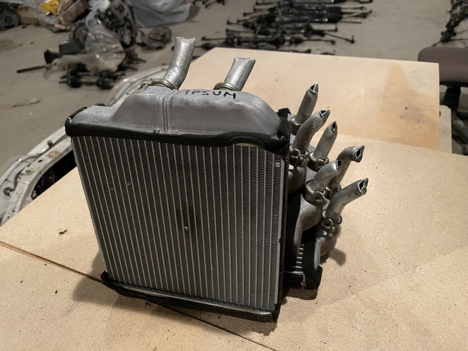 Радиатор печки Тойота Ипсум Контраткный